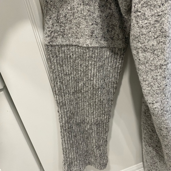 Grey soft knit sweater - Picture 2 of 3